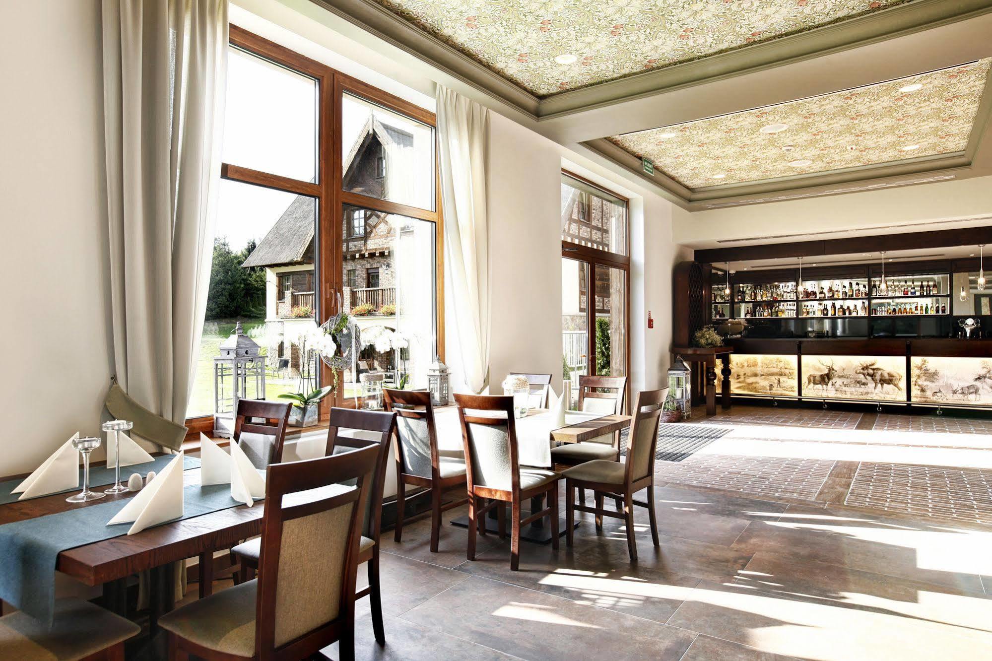 Hotel Aubrecht Country Spa Resort Пжехлево Экстерьер фото